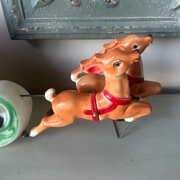 Vintage empire table top blow mold Santa in sleigh with reindeer - Picture 2 of 15